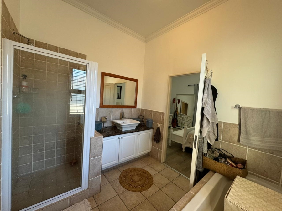 To Let 3 Bedroom Property for Rent in Royal Ascot Western Cape